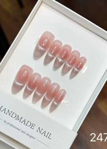 24762#Powder Cat Eye Long Pointed