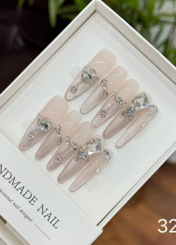 3283#Lady of Elegance