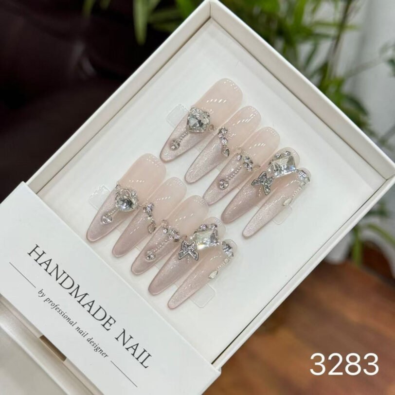 3283#Lady of Elegance
