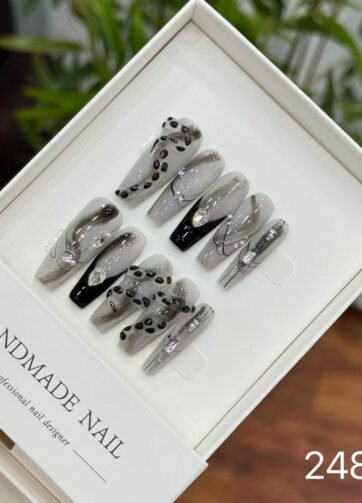 24885#Ink Wash Coiled Snake