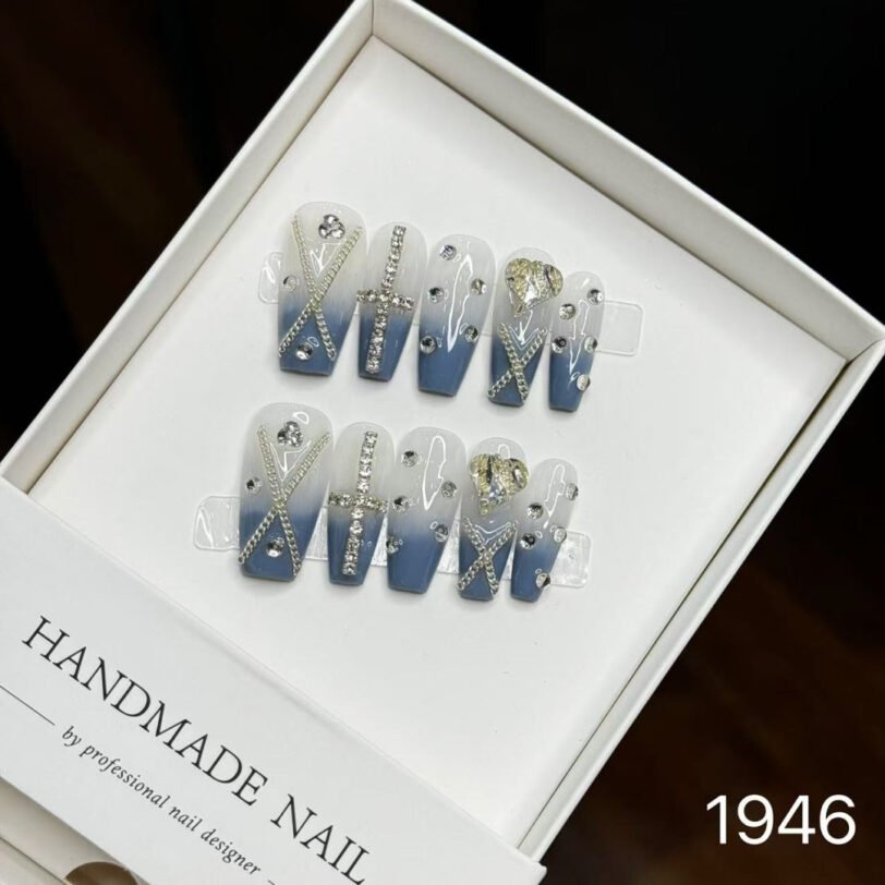 1946#Gradient Blue Chain Nails
