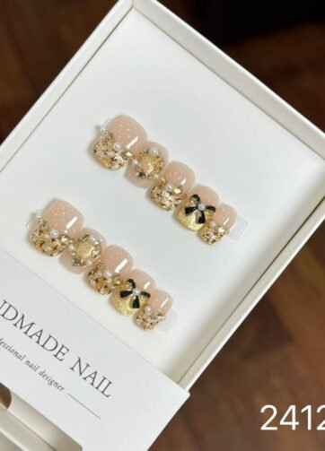 241245#Translation: Delicate Short Girl