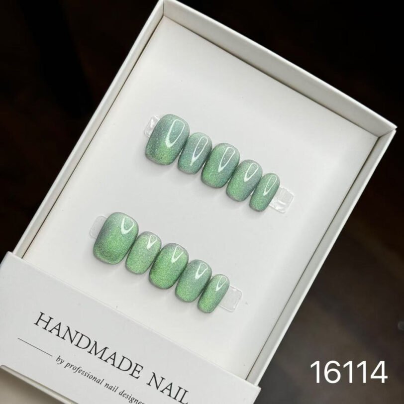 16114#Lake Blue Green Cat Eye
