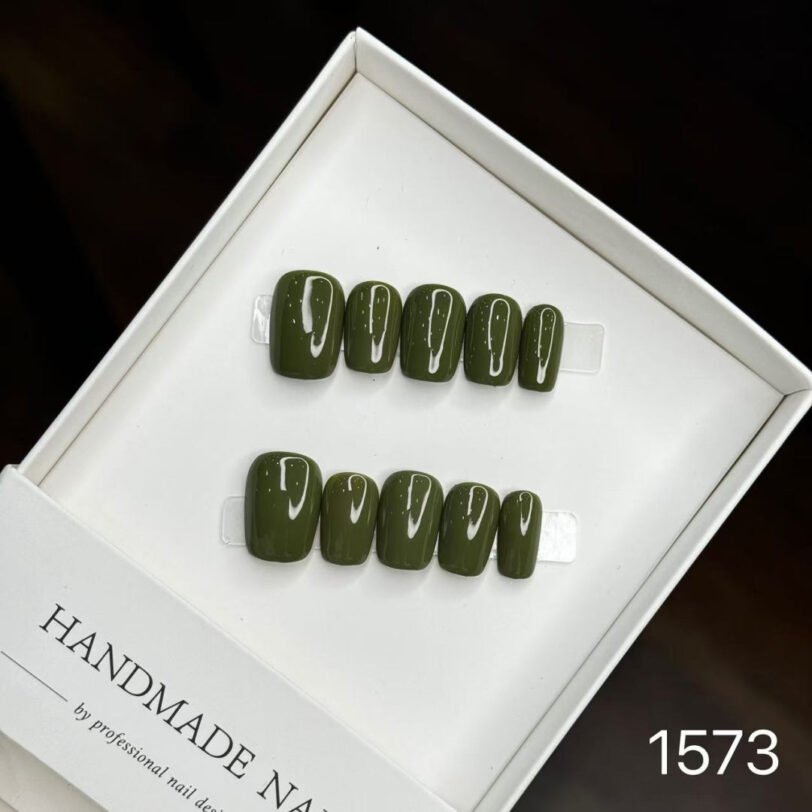 1573# Olive Green Short Nails