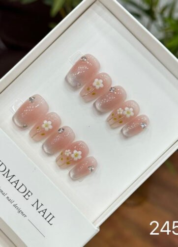 24592#Delicate Daisy