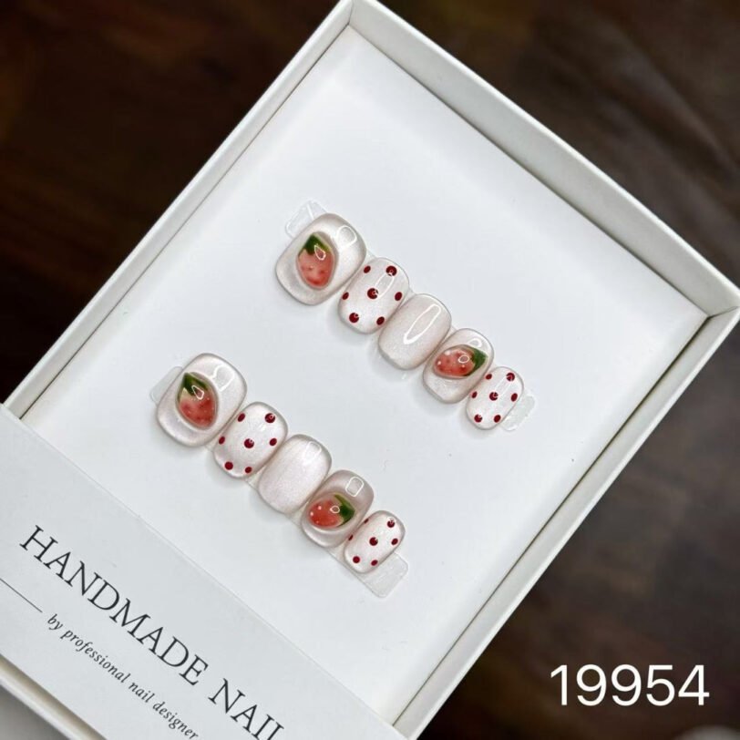 19954#Ice Crystal Strawberry Short Round