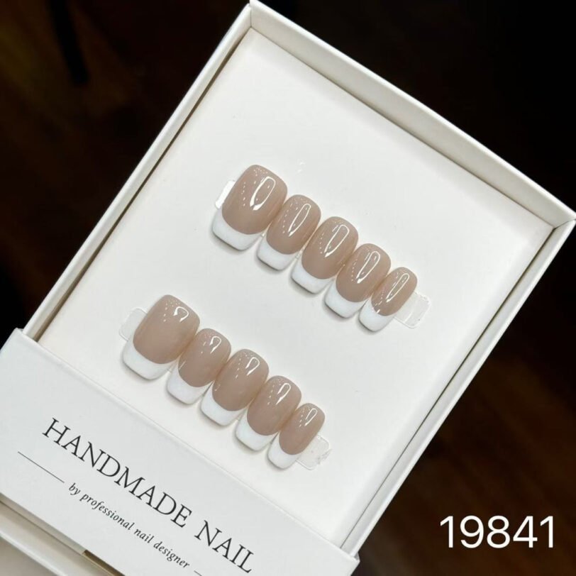19841#French White Square