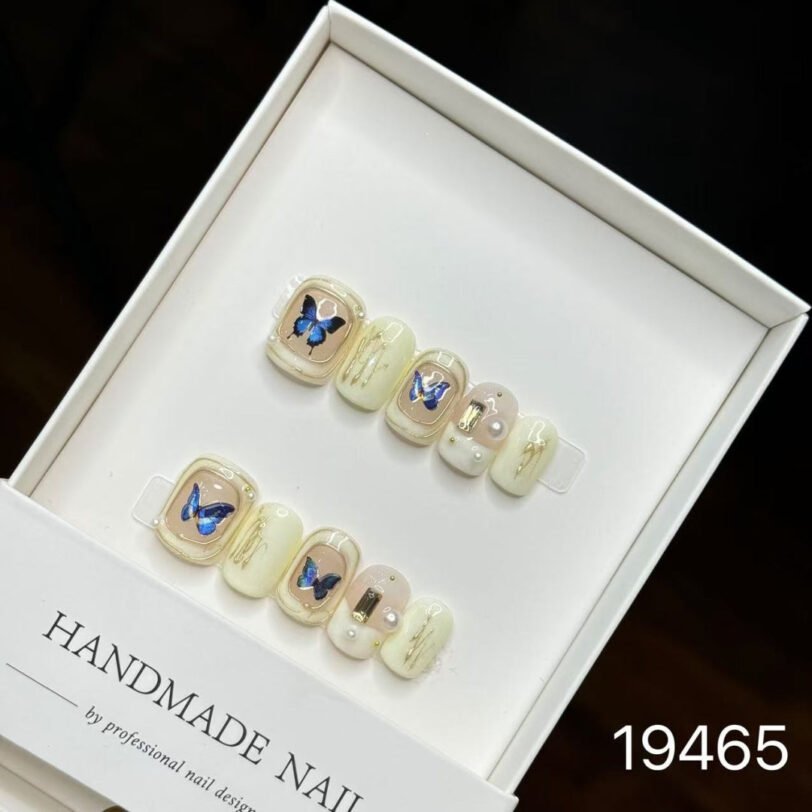 19465#Gold-Outlined Butterfly Nail Art