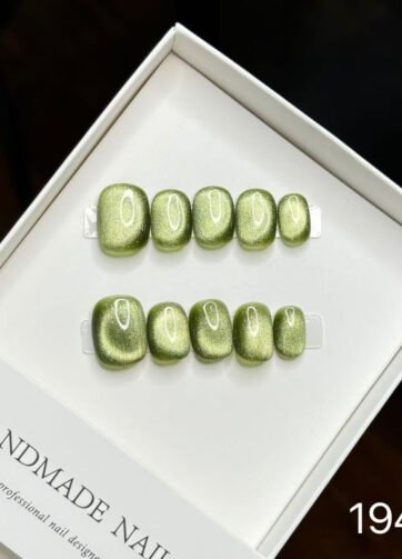 19481#Green Cat Eye with Green Grapes