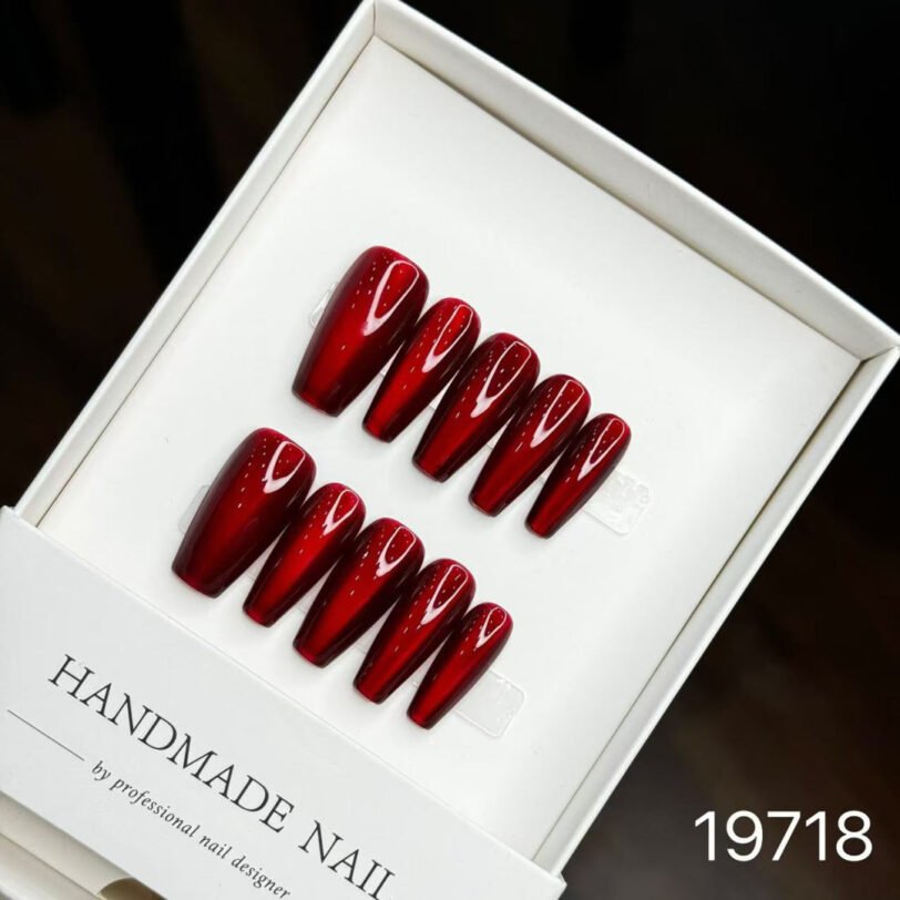 19718#Ruby Nail Art