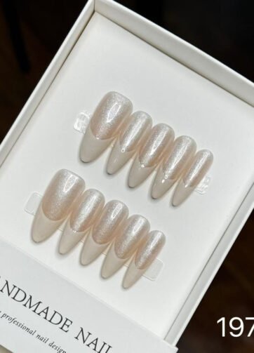 19737#Moonlight French Manicure