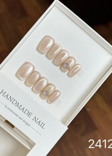 241239#One Carat Chinese Square