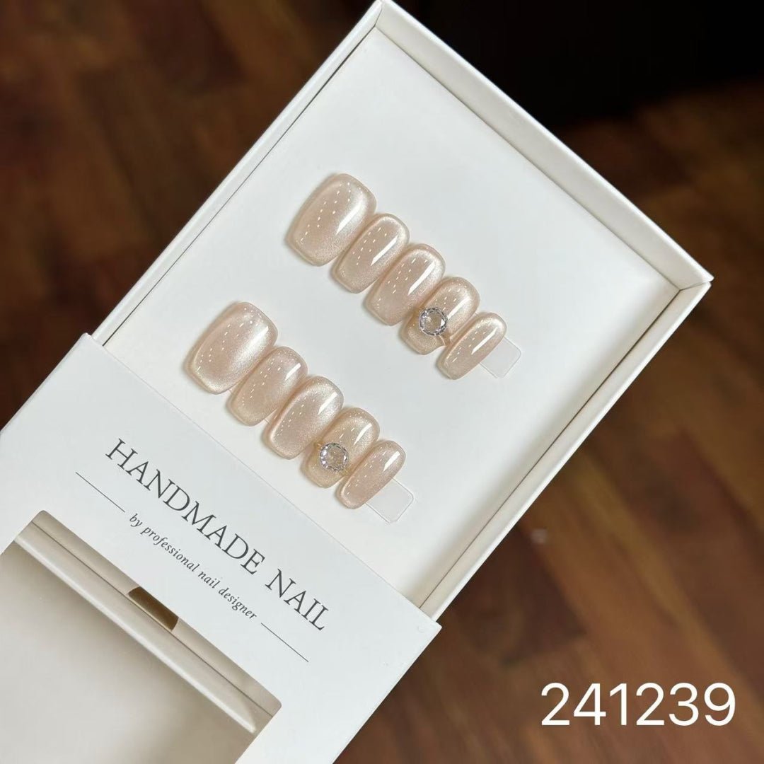 241239#One Carat Chinese Square