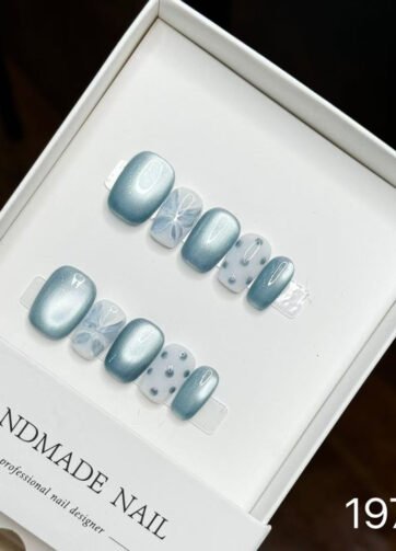 19771#Smurfs Nail Art