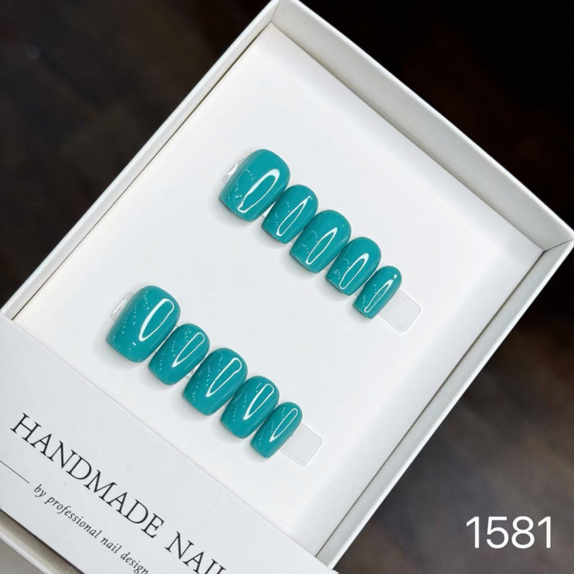 1581# Aqua Green Short T Nails