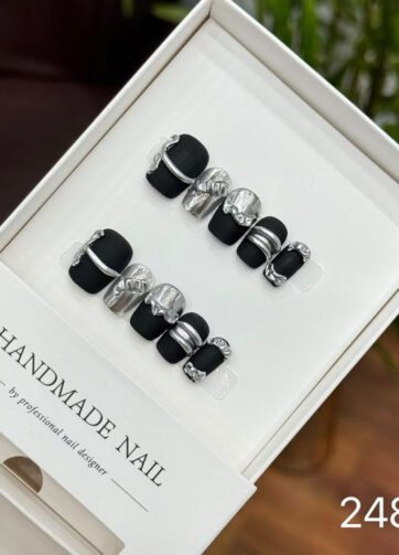 24877#Black Metal Short Nails