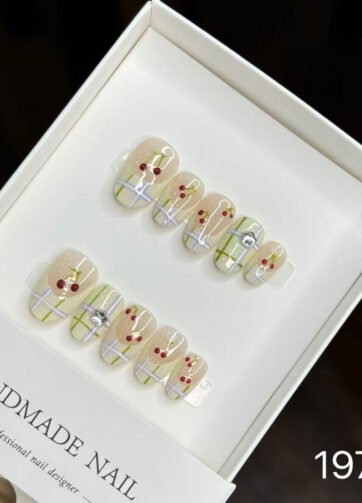 19761#French Cherry Nails