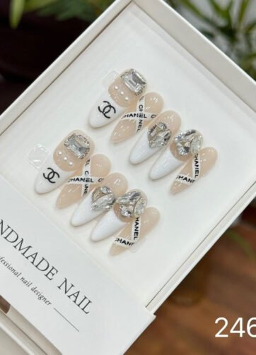 24623#Noble Lady Little Fragrance Long Pointed Nails