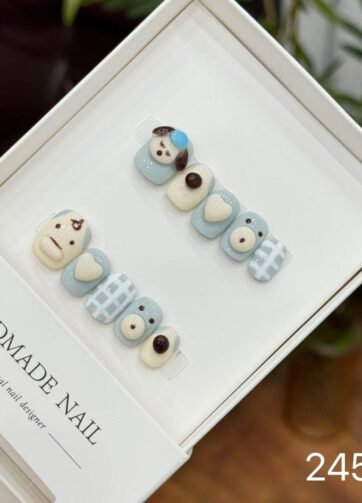 24599#Heart Bulldog Nail Art