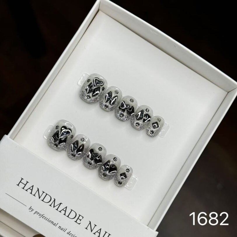 1682#Black Diamond Short Nails