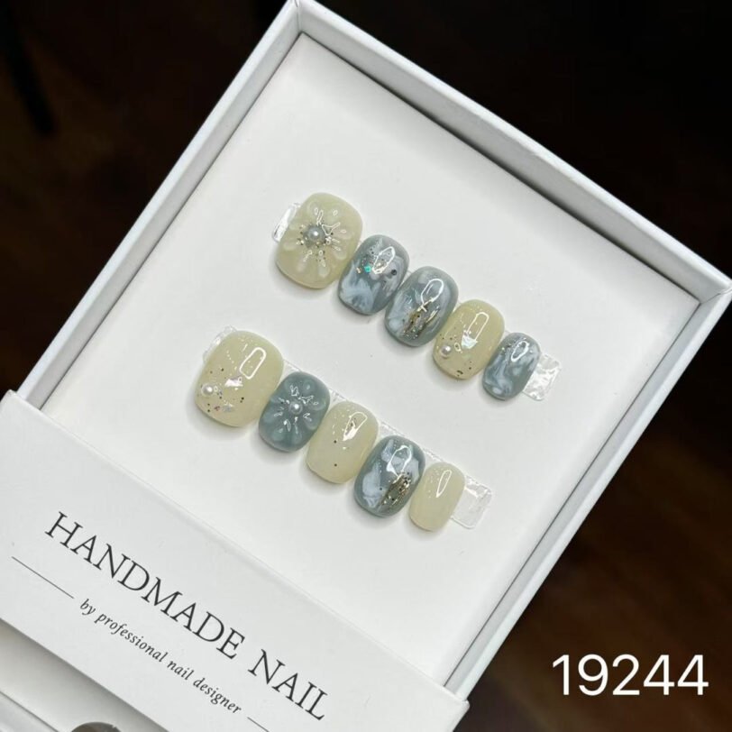 19244#Lake Blue Marble Nail Art