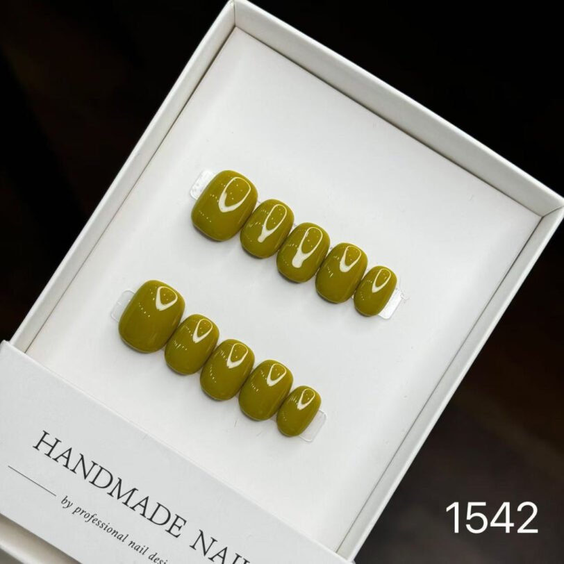 1542# Turmeric Short Round Nails