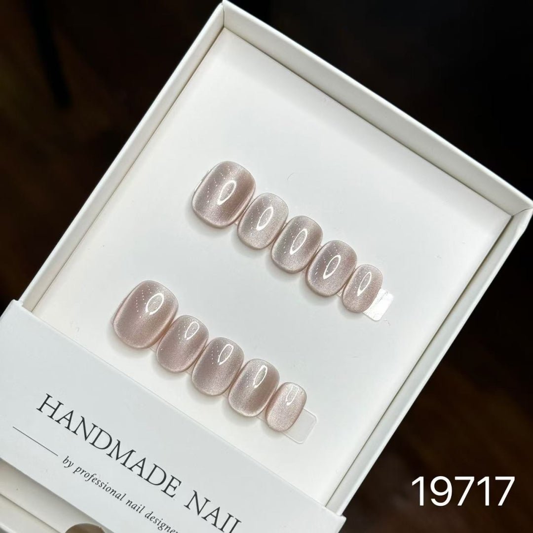 19717#Jade Black Cat Eye Short Round Nails